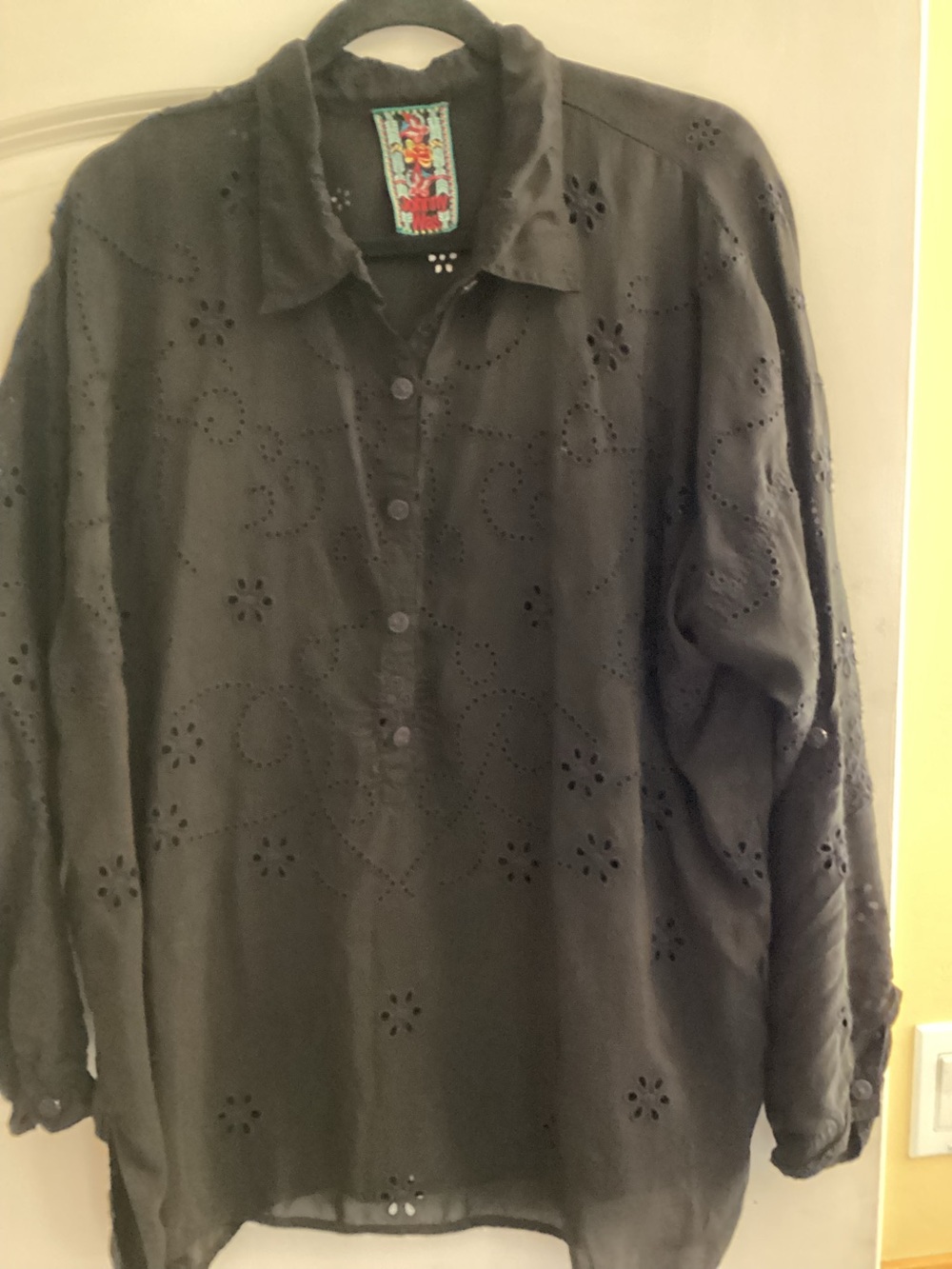 Johnny Was Black Eyelet Cupra Rayon Roll Tab Sleeve Tunic Blouse L